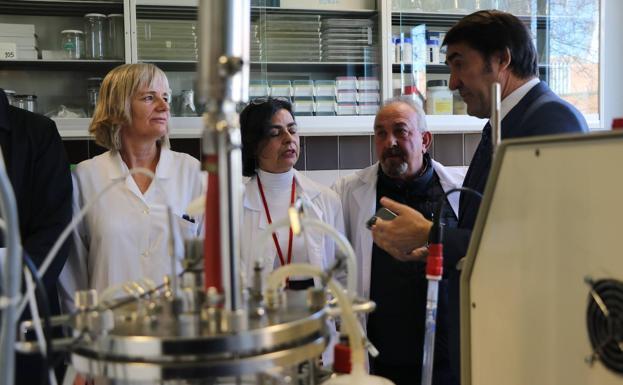 El consejero de Medio Ambiente visita las instalaciones de Inbiotec tras su integración en Cesefor.