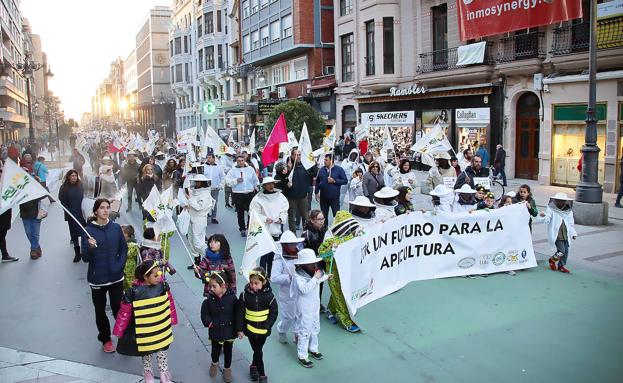 Galería. Trescientas personas se han manifestado pidiendo mejoras en el sector apícola