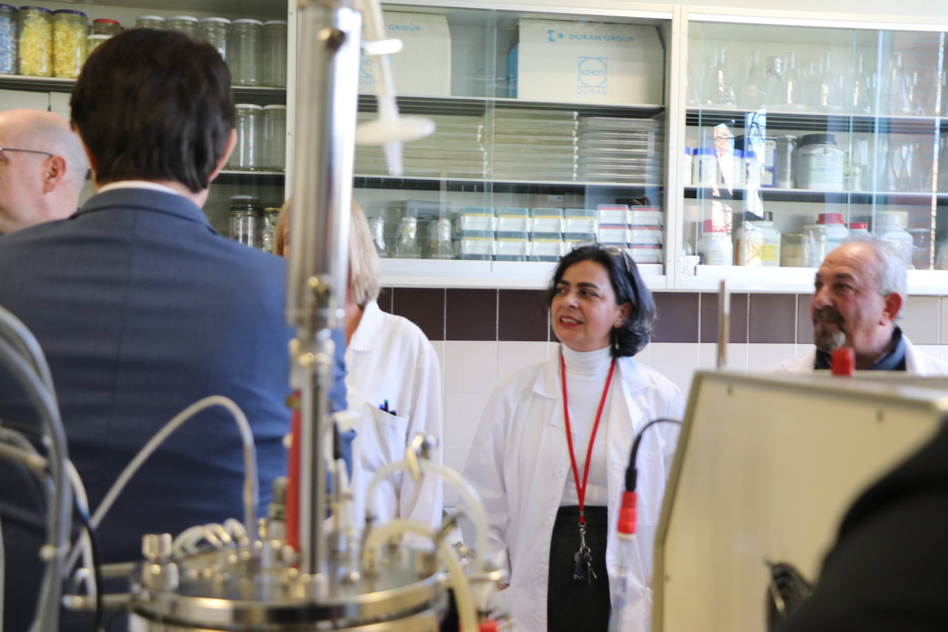 El consejero anuncia la inversión para que el instituto retome su actividad biotecnológica de investigación.