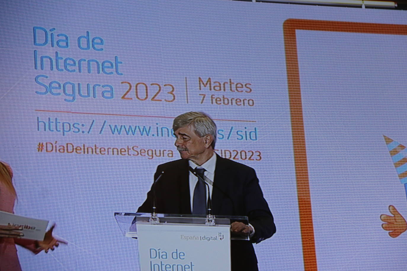 León celebra en el Incibe el XX Día de la Internet Segura con un convenio entre Universidad y Secretaría de Estado en Ciberseguridad para poner en marcha un CyberCamp y ayudar a colectivos vulnerables y personas mayores en el manejo de internet | 6.000 colegios de toda España participan en talleres para difundir el trabajo del 017 | Uno de cada tres usuarios de internet es menor.