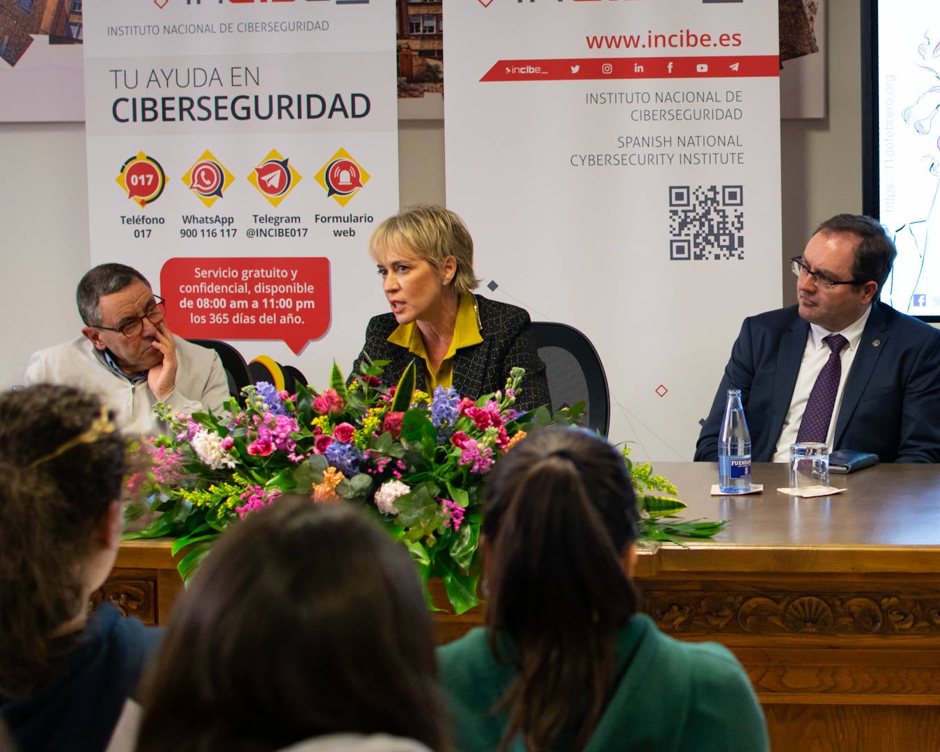 La Secretaria de Estado de Digitalización e Inteligencia Digital mantiene un encuentro con alumnas del centro de bachillerato científico-tecnológico, del último curso de ESO y de ciclos formativos