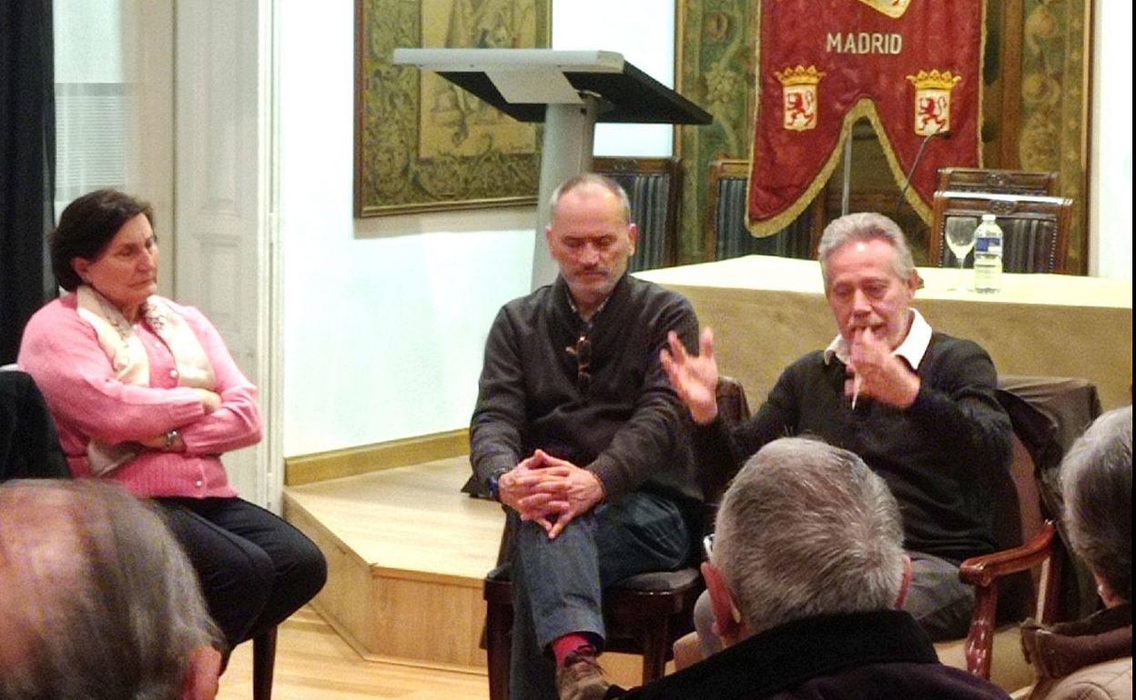 En la Casa de León en Madrid, en la tarde del miércoles, 8 de febrero, se ha iniciado el ciclo Conversaciones en la Casa.