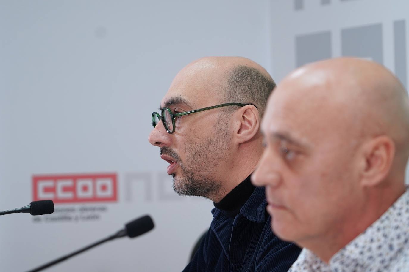 El secretario de Acción Sindical, Salud Laboral y Medio Ambiente de CCOO Castilla y León, Fernando Fraile, y el coordinador del Área Salud Laboral, Javier Mielgo, ofrecen una rueda de prensa para analizar los datos de siniestralidad laboral correspondientes a 2022.