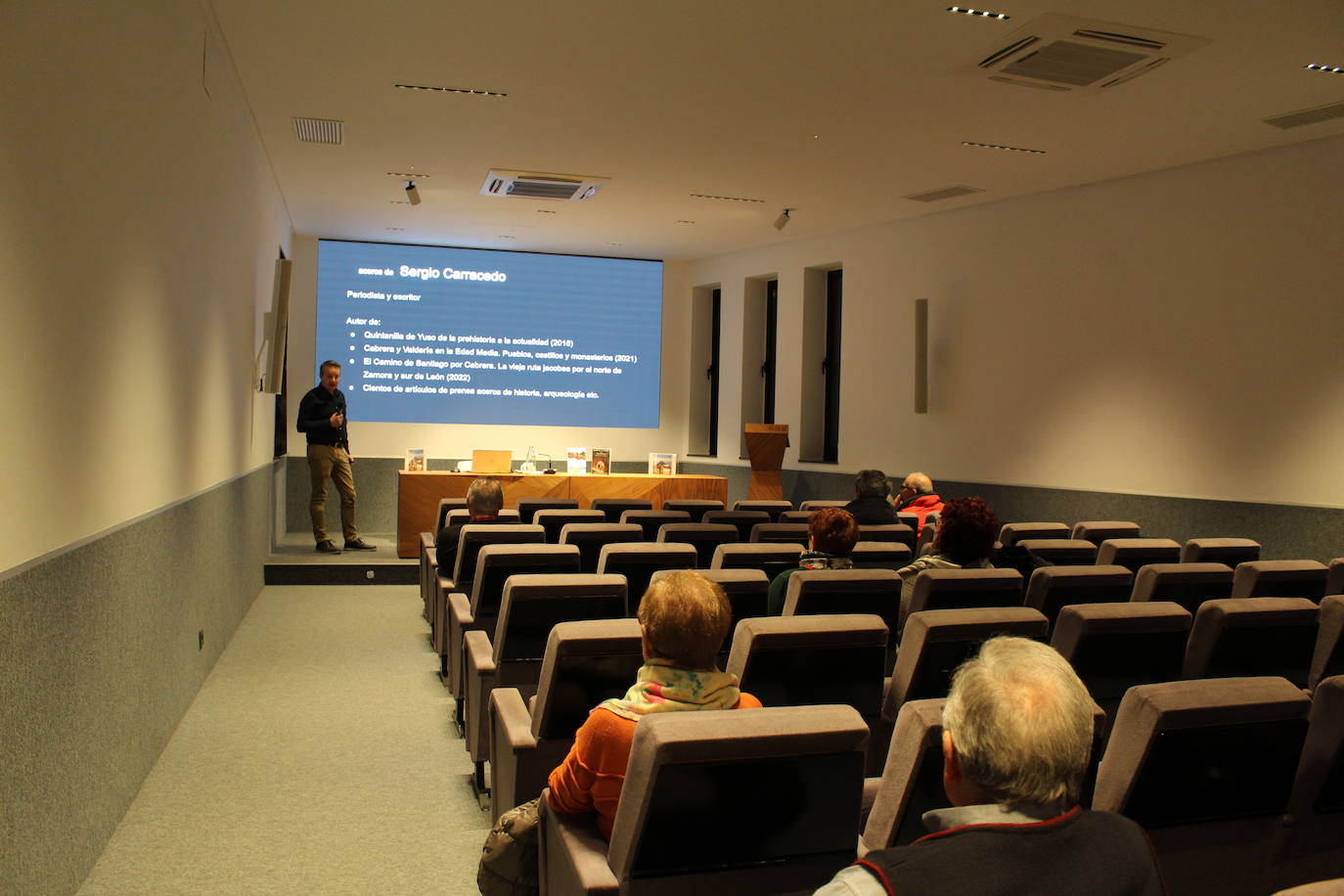 Presentación de los libros de Sergio Carracedo, 'Cabrera y Valdería en la Edad Media' y 'El Camino de Santiago por Cabrera'. 