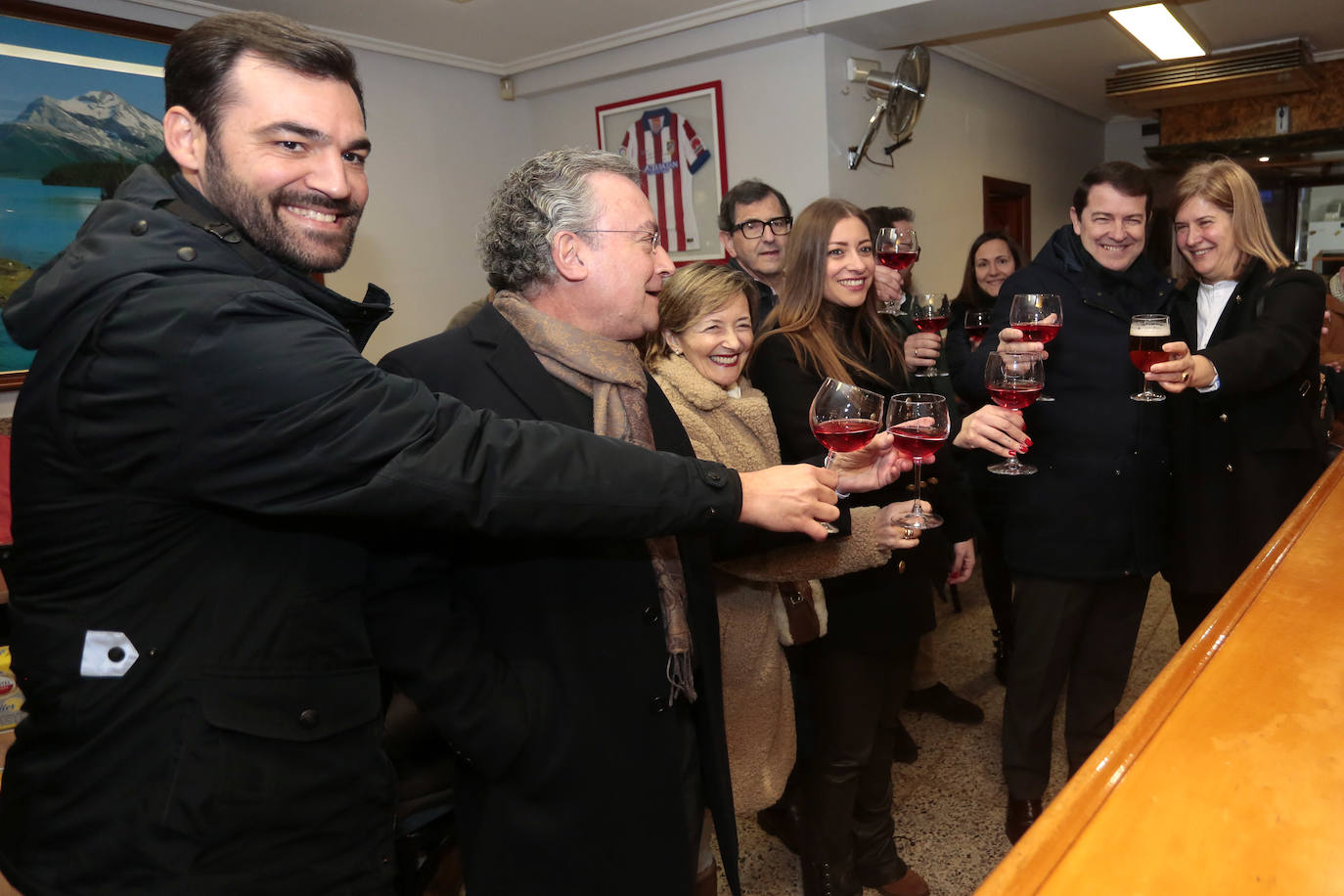 Fotos: El presidente del Partido Popular de Castilla y León, Alfonso Fernández Mañueco visita León