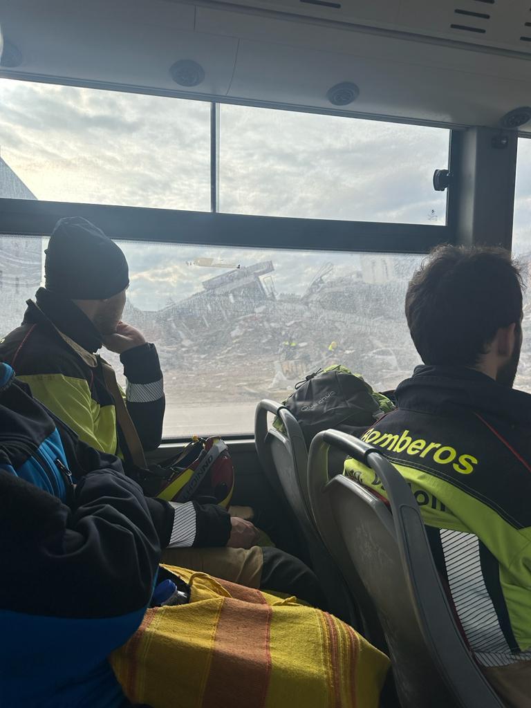 El leonés Víctor Rodríguez se desplaza a Turquía para colaborar con la ONG Acción Norte en el rescate y auxilio de la población. «Vamos a dar lo mejor de nosotros mismos hasta el martes», asegura. 