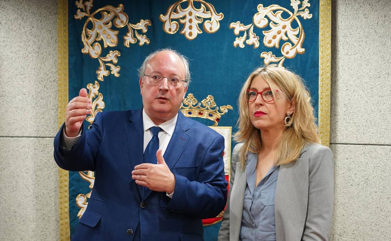 Enrique Cabero y María Eugenia Rodríguez en Valladolid este viernes 