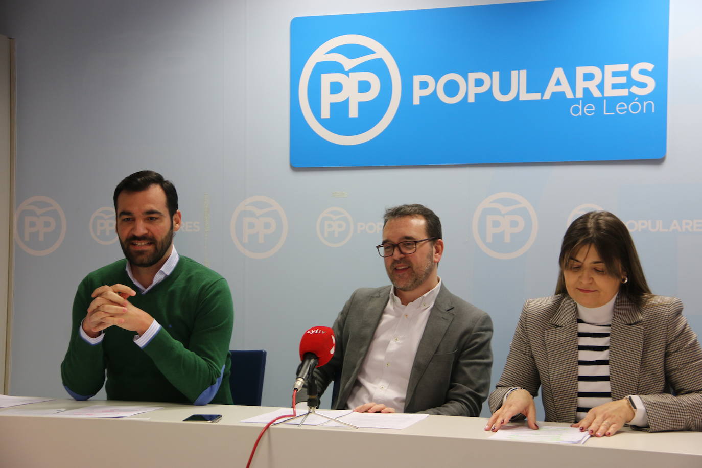 Rueda de prensa de los procuradores del PP de León.
