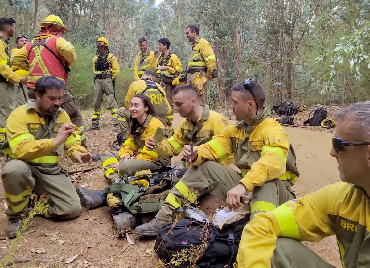 La Brigada de Refuerzo en Incendios Forestales con base en Tabuyo del Monte realiza su primera misión de apoyo internacional en Chile. Colaboración, empeño y sacrificio, sus banderas en esta intervención. 