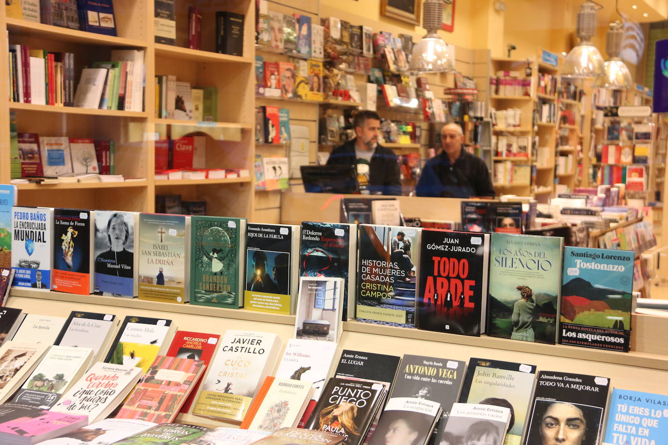 La celebración de San Valentín siempre es una buena excusa para acercarse librerías como la de Artemis situada en la capital leonesa 