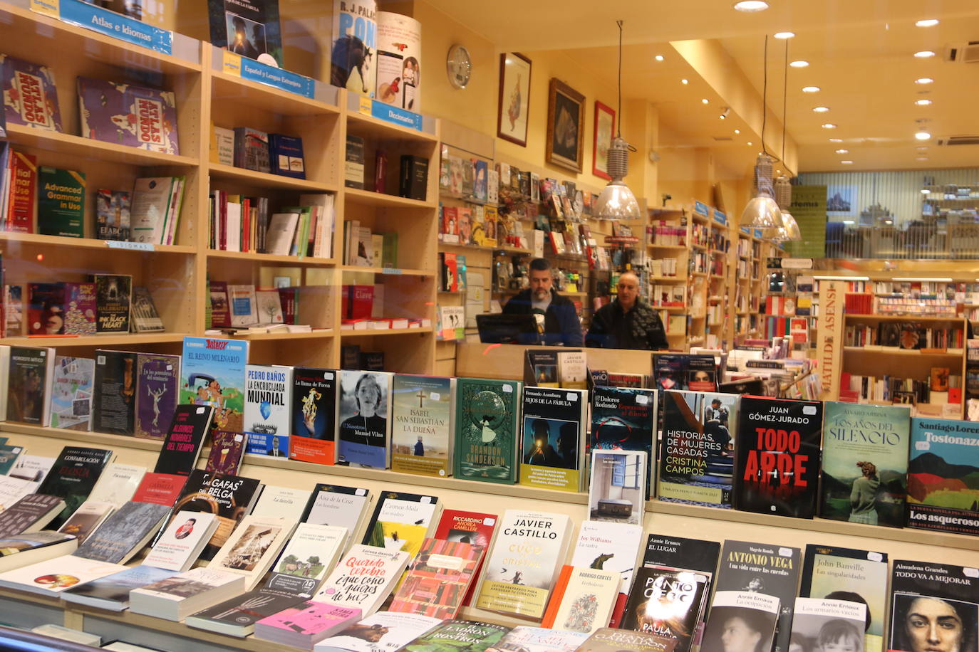 La celebración de San Valentín siempre es una buena excusa para acercarse librerías como la de Artemis situada en la capital leonesa 