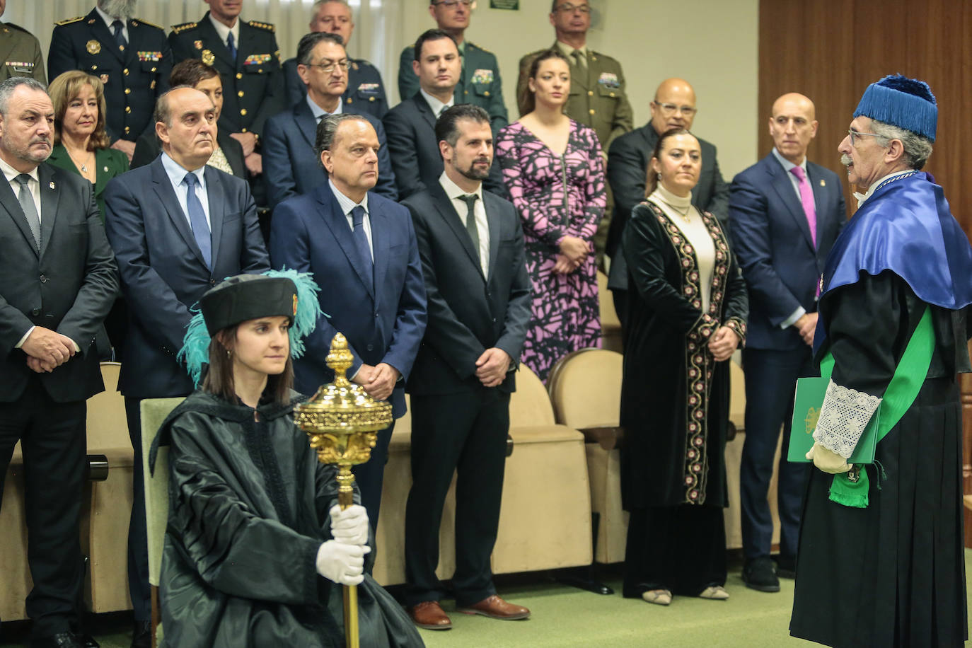 El expresidente del gobierno y exalumno y profesor de la Universidad de León es reconocido como doctor 'honoris causa' en un emotivo acto que marca «una de las páginas más satisfactorias en mi biografía política y personal». «Un país es lo que sin sus universidades. Si investigan y trabajan ese país tiene garantizados su futuro, y eso es lo que hace la ULE».