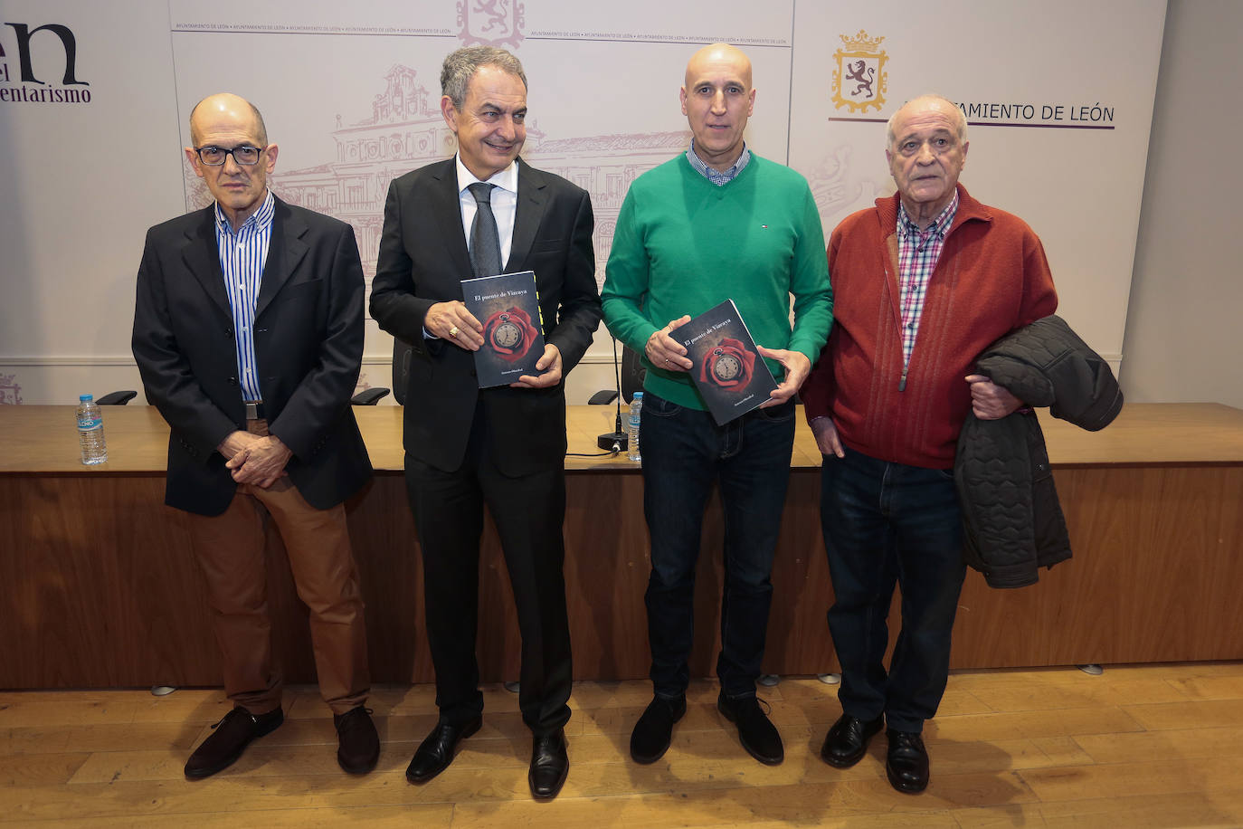 Imagen. Ante un Salón de Reyes de San Marcelo llenó ha tenido lugar este acto.