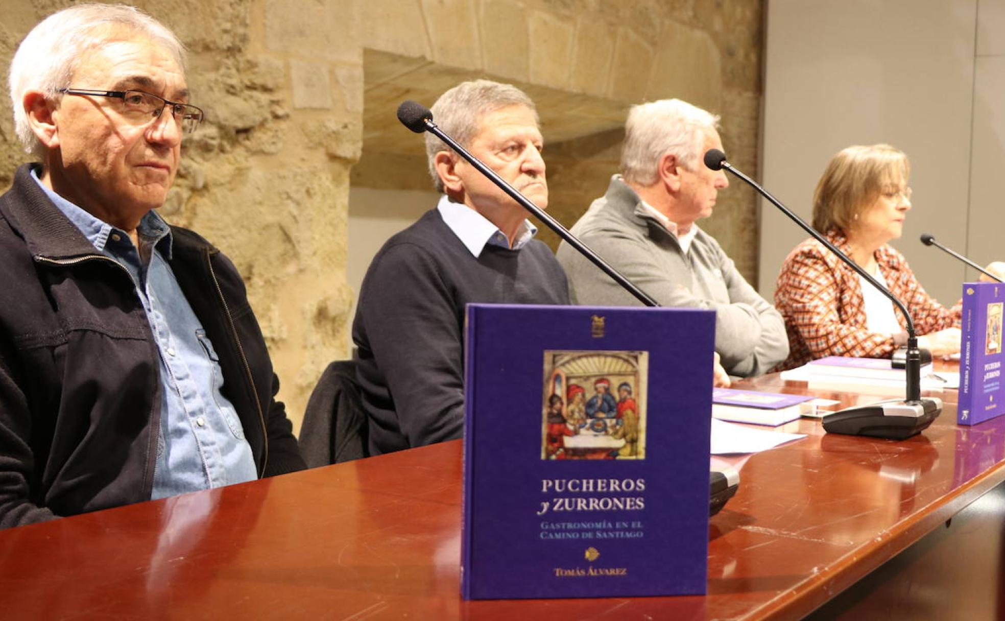 Un momento de la presentación de Pucheros y Zurrones. Gastronomía en el Camino de Santiago, de Tomás Alvarez.