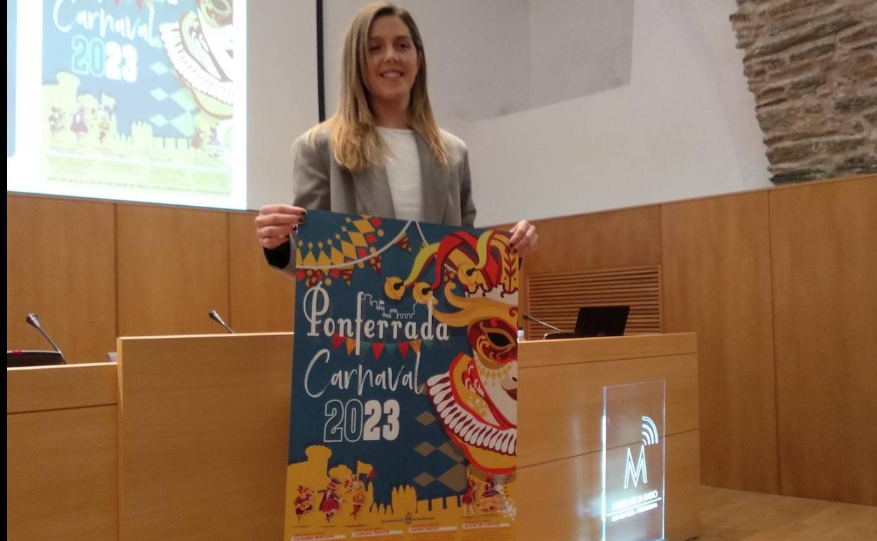 La concejala de Fiestas, Lorena Valle, en la presentación el programa del Carnaval 2023 de Ponferrada.