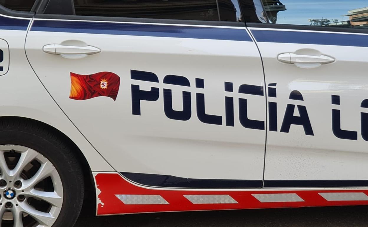 Un coche patrulla de la Policía Local de León.