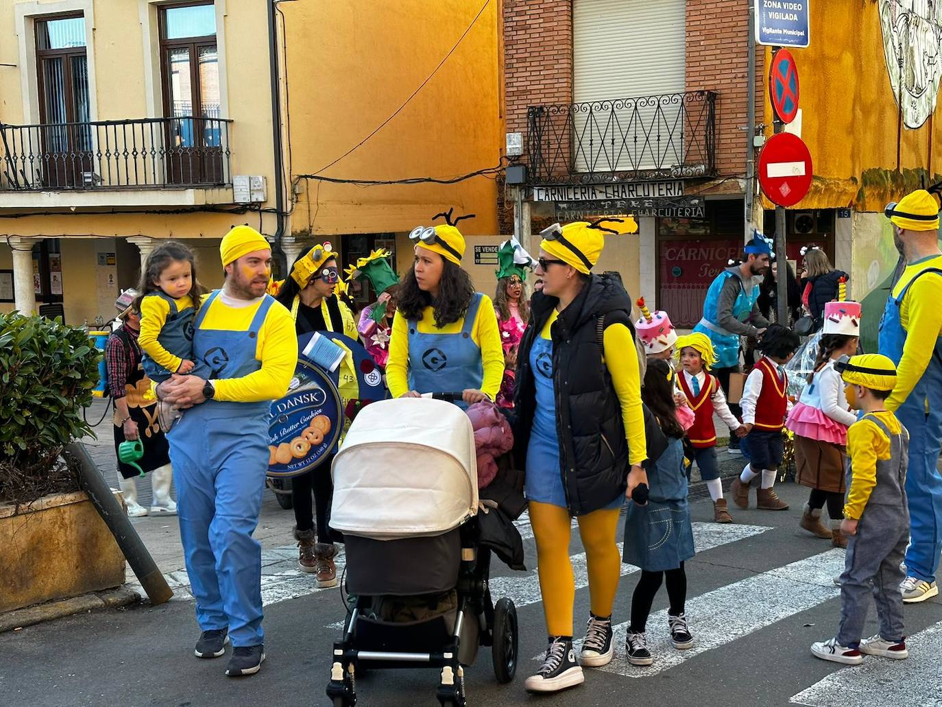 La localidad facundina ha celebrado su tradicional desfile de carnaval donde no han faltado los disfraces más originales y sin olvidar los clásicos.