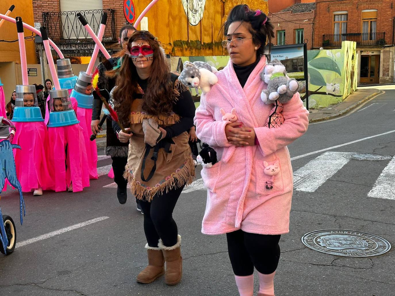 La localidad facundina ha celebrado su tradicional desfile de carnaval donde no han faltado los disfraces más originales y sin olvidar los clásicos.