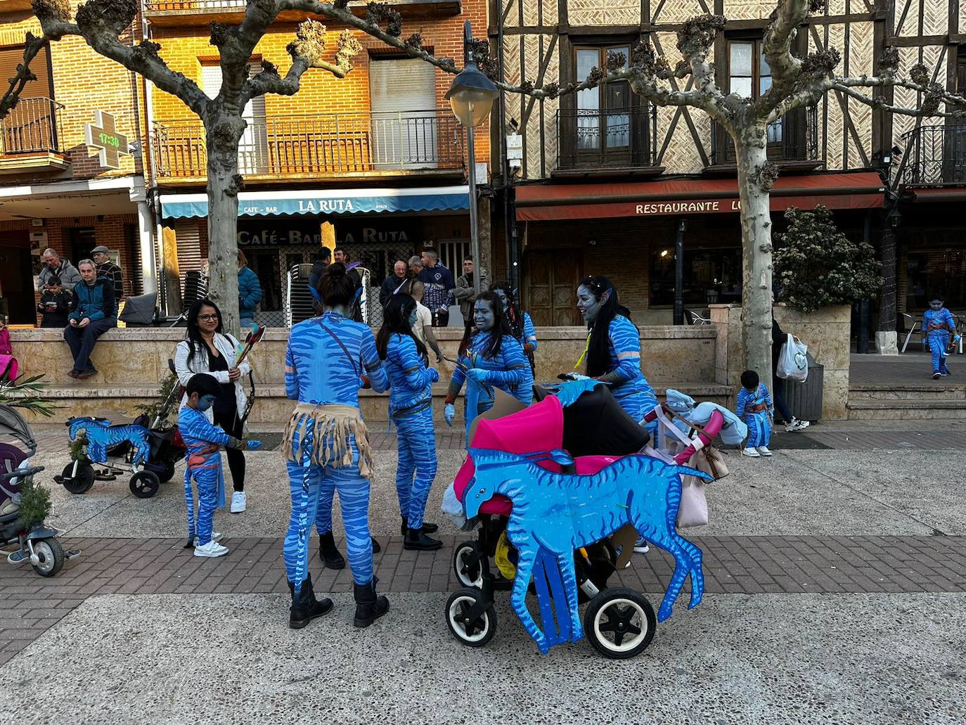 La localidad facundina ha celebrado su tradicional desfile de carnaval donde no han faltado los disfraces más originales y sin olvidar los clásicos.