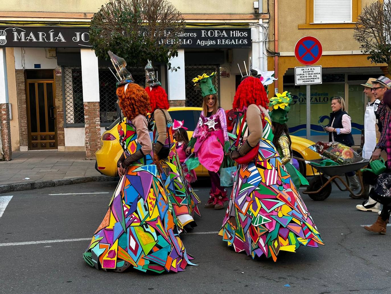 La localidad facundina ha celebrado su tradicional desfile de carnaval donde no han faltado los disfraces más originales y sin olvidar los clásicos.