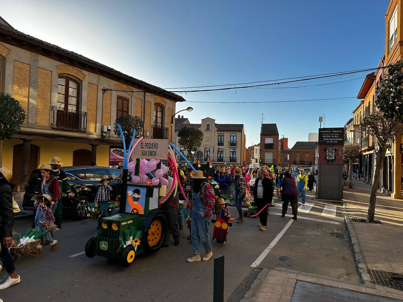 La localidad facundina ha celebrado su tradicional desfile de carnaval donde no han faltado los disfraces más originales y sin olvidar los clásicos.