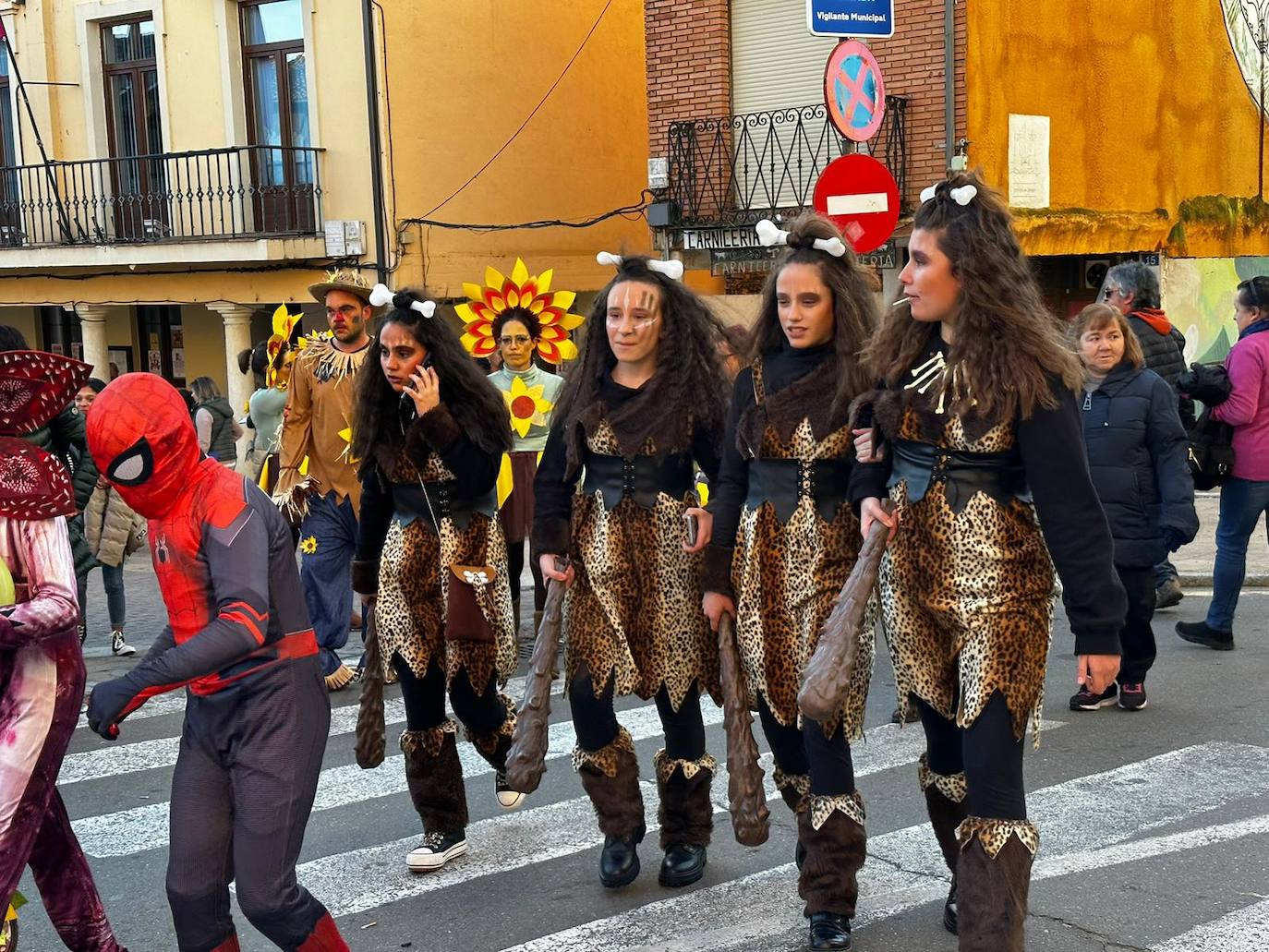 La localidad facundina ha celebrado su tradicional desfile de carnaval donde no han faltado los disfraces más originales y sin olvidar los clásicos.