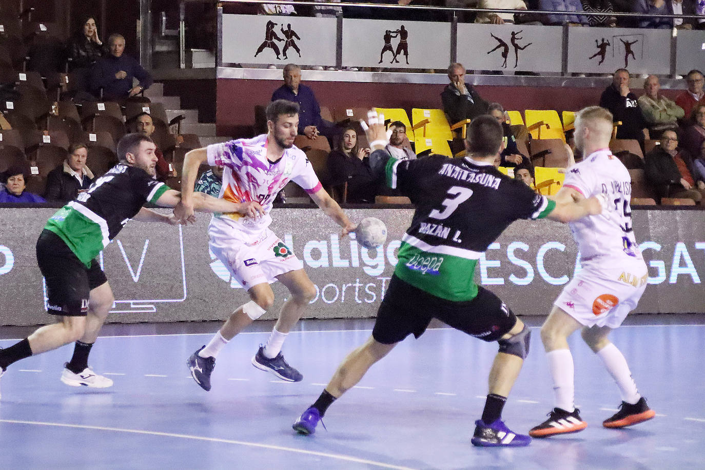 Partido disputado en el Palacio de los Deportes