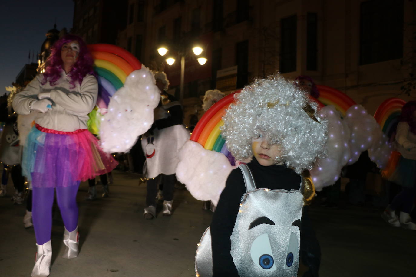 La mayor asistencia que se recuerda a una cabalgata en la capital llena de color y alegría las calles de la ciudad.