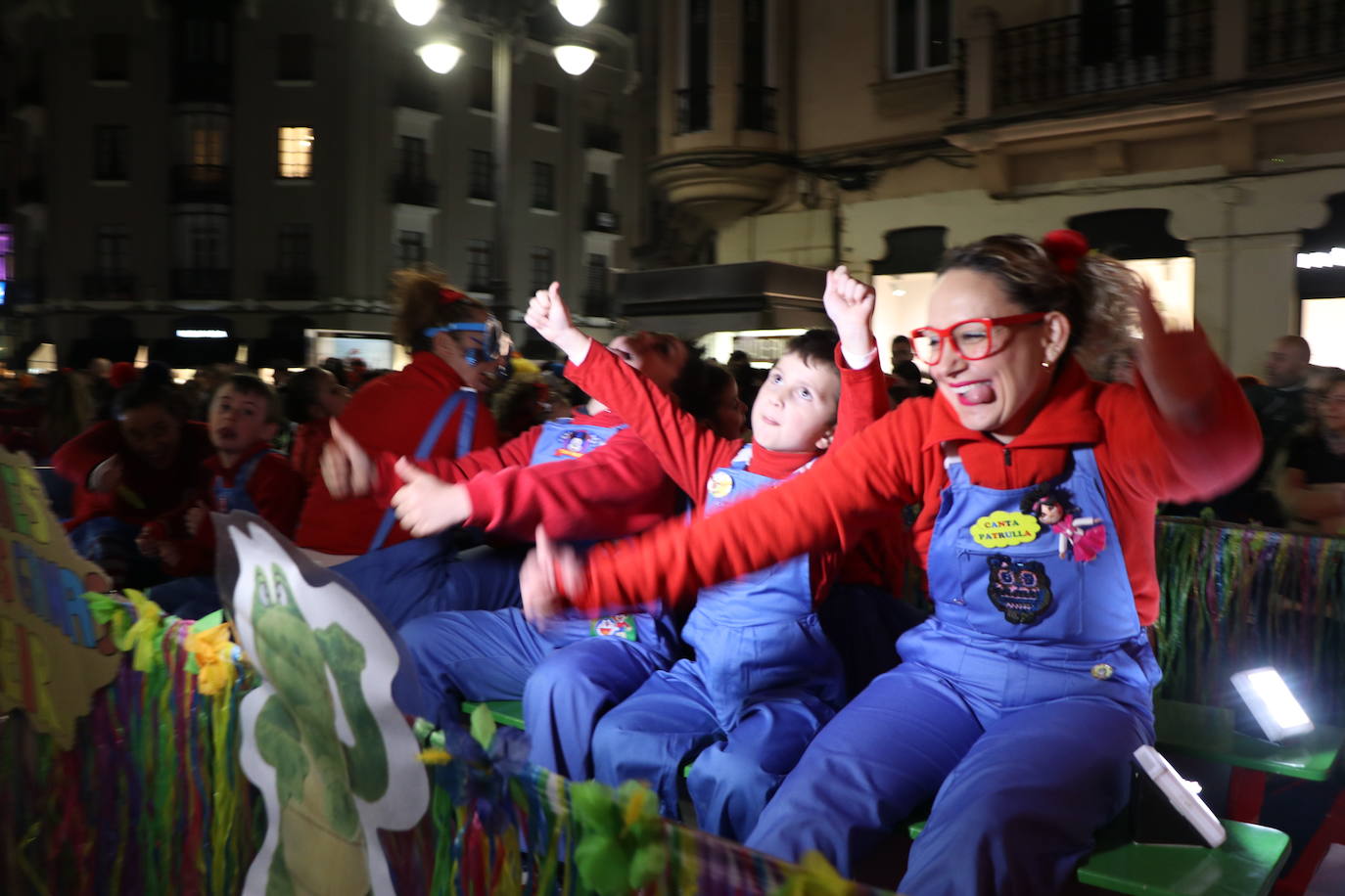 La mayor asistencia que se recuerda a una cabalgata en la capital llena de color y alegría las calles de la ciudad.