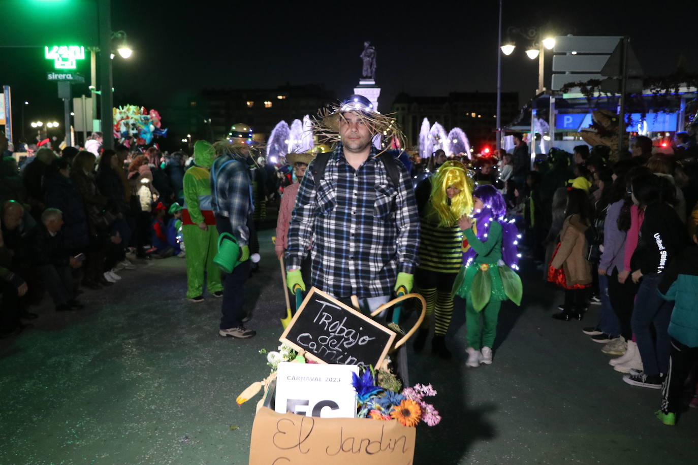 La mayor asistencia que se recuerda a una cabalgata en la capital llena de color y alegría las calles de la ciudad.