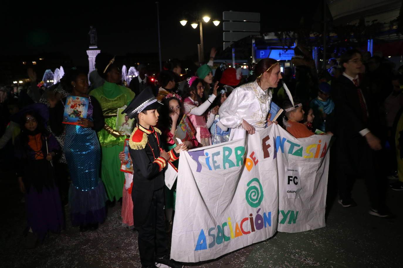 La mayor asistencia que se recuerda a una cabalgata en la capital llena de color y alegría las calles de la ciudad.