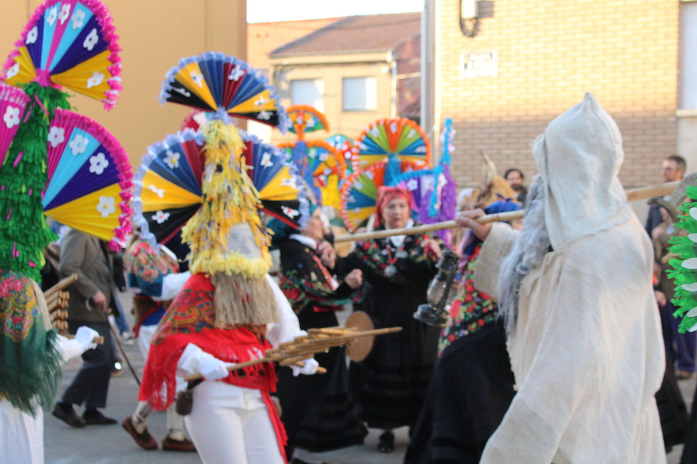 Cimanes del Tejar ha celebrado una de sus fiestas más enraizadas, el antruejo más tradicional