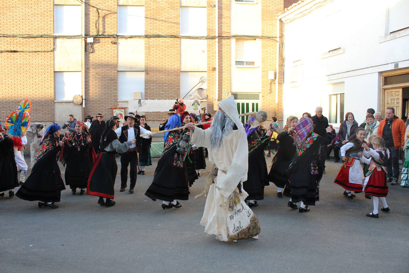 Cimanes del Tejar ha celebrado una de sus fiestas más enraizadas, el antruejo más tradicional