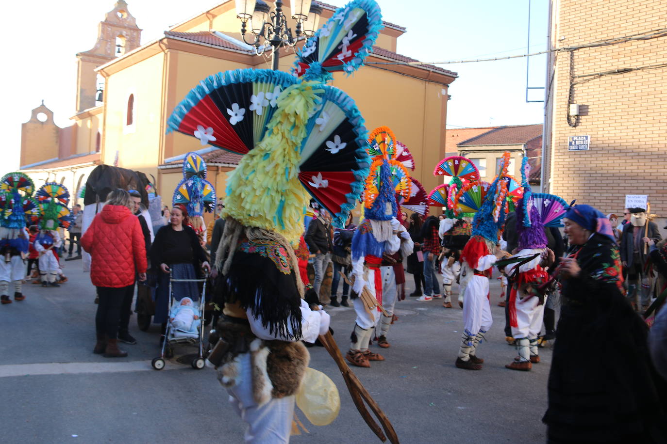 Cimanes del Tejar ha celebrado una de sus fiestas más enraizadas, el antruejo más tradicional