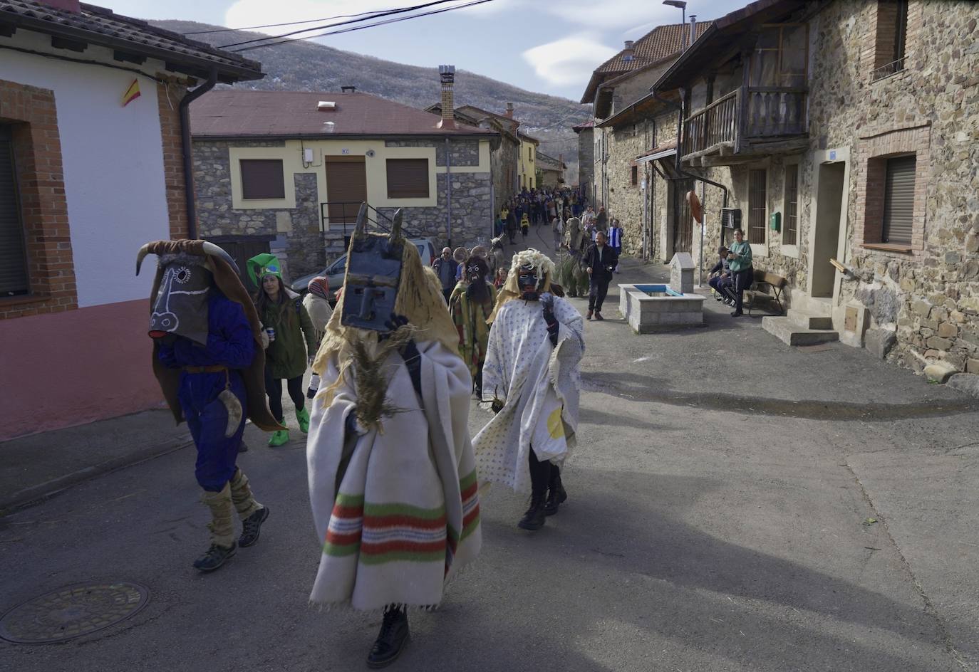 Dicen en Villalfeide que sus 'Caretos' «no son los más bonitos», pero están orgullosos de haber recuperado una tradición.