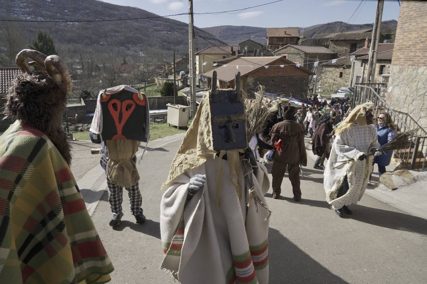 Dicen en Villalfeide que sus 'Caretos' «no son los más bonitos», pero están orgullosos de haber recuperado una tradición.