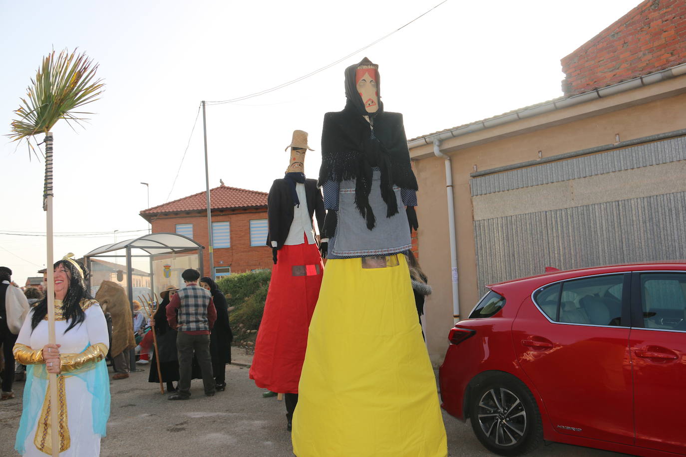 Toros y toreros varean a todos los que se acercan al antruejo de Alcoba