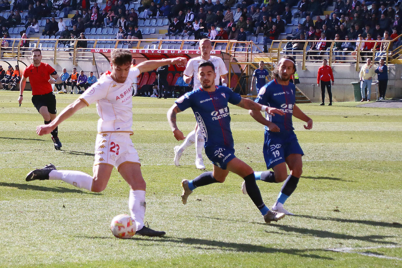 Partido correspondiente a la jornada 24 de la Primera RFEF.