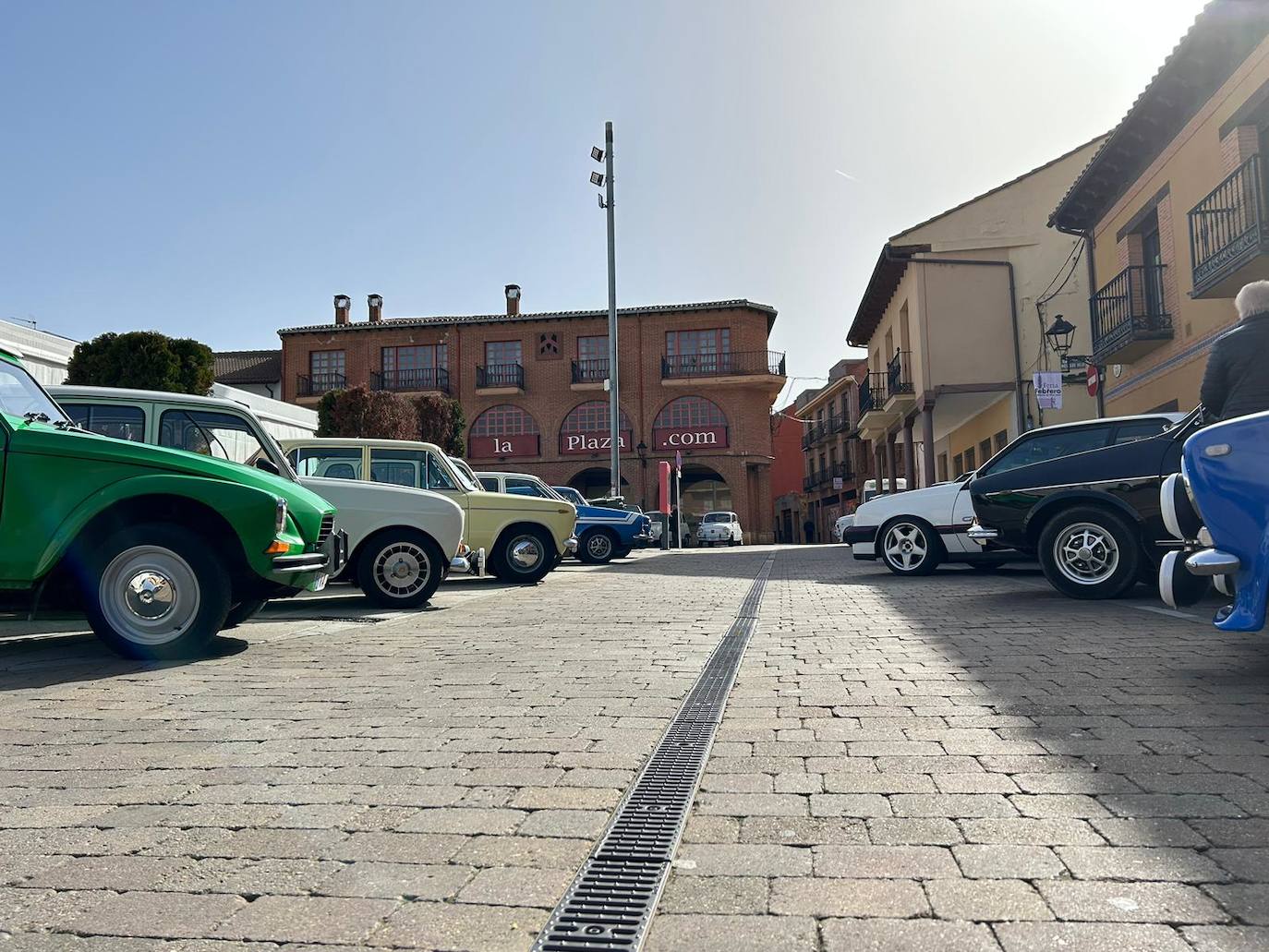 La 102ª Feria de Febrero ha tocado a su fin en una soleada mañana de domingo con miles de personas circulando por las calles de Valencia de Don Juan..