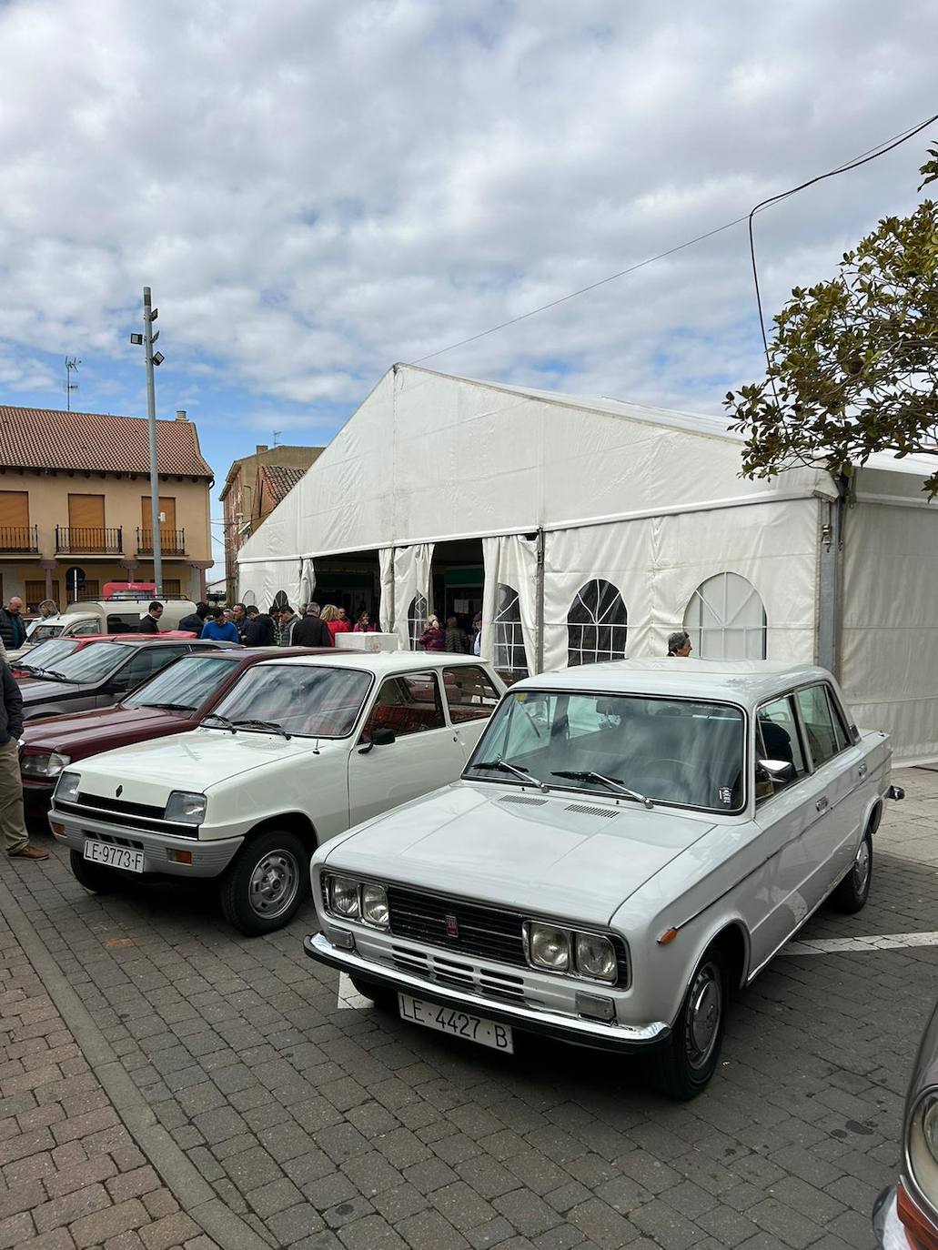La 102ª Feria de Febrero ha tocado a su fin en una soleada mañana de domingo con miles de personas circulando por las calles de Valencia de Don Juan..