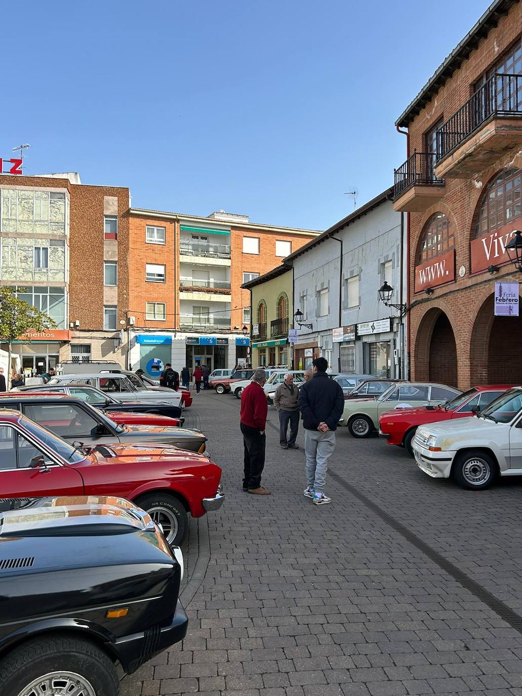 La 102ª Feria de Febrero ha tocado a su fin en una soleada mañana de domingo con miles de personas circulando por las calles de Valencia de Don Juan..