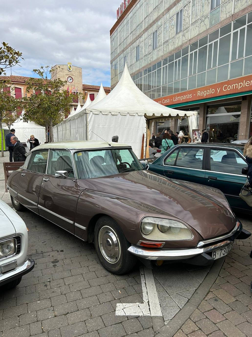 La 102ª Feria de Febrero ha tocado a su fin en una soleada mañana de domingo con miles de personas circulando por las calles de Valencia de Don Juan..