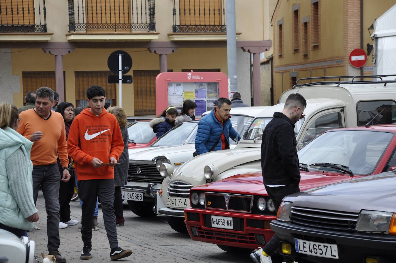 La 102ª Feria de Febrero ha tocado a su fin en una soleada mañana de domingo con miles de personas circulando por las calles de Valencia de Don Juan..
