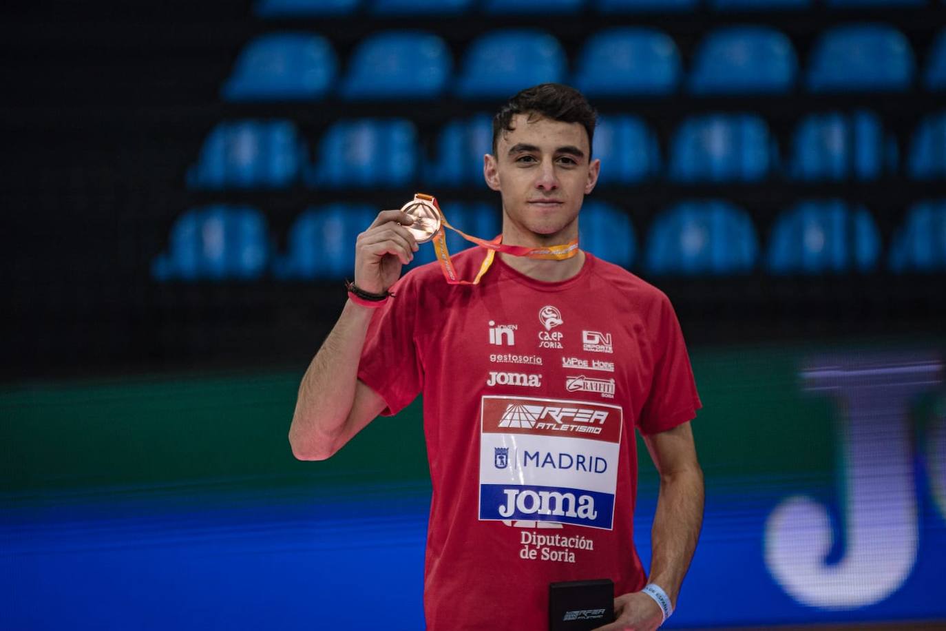 Los atletas leoneses hacen historia en el Campeonato de España de pista Cubierta.