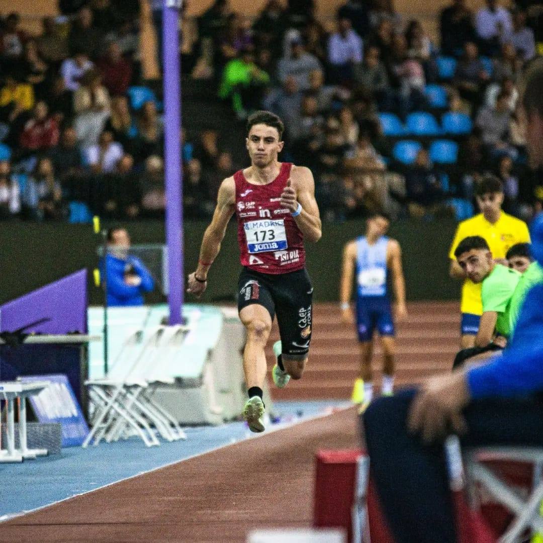 Los atletas leoneses hacen historia en el Campeonato de España de pista Cubierta.