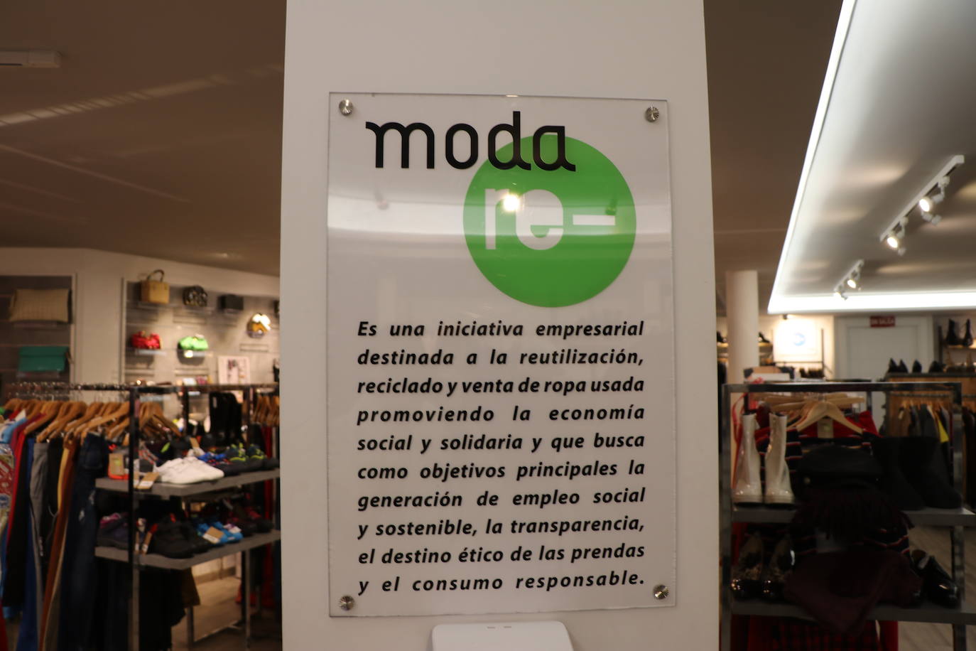 La tienda de ropa de segunda mano en León, Moda Re-.