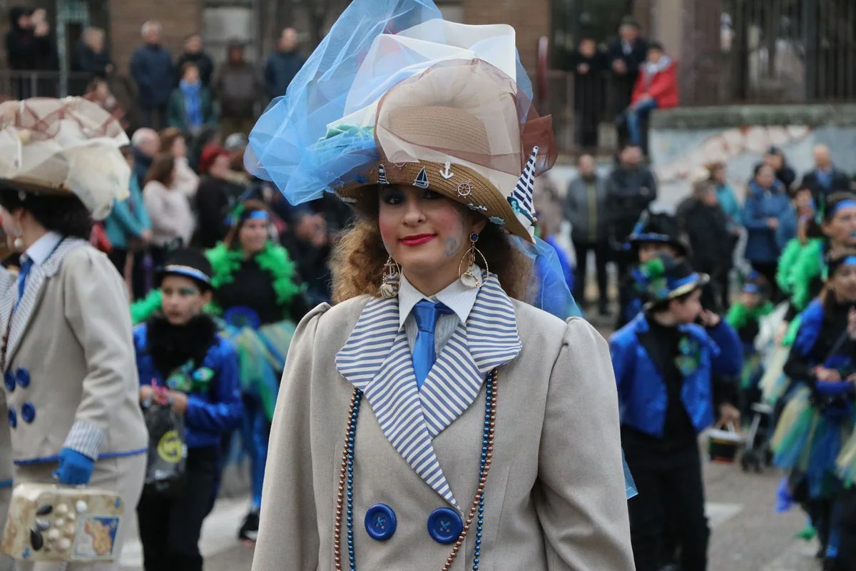 La Bañeza despide el Carnaval con su tradicional desfile que ha congregado a cientos de personas en torno a los disfraces más originales de la provincia.