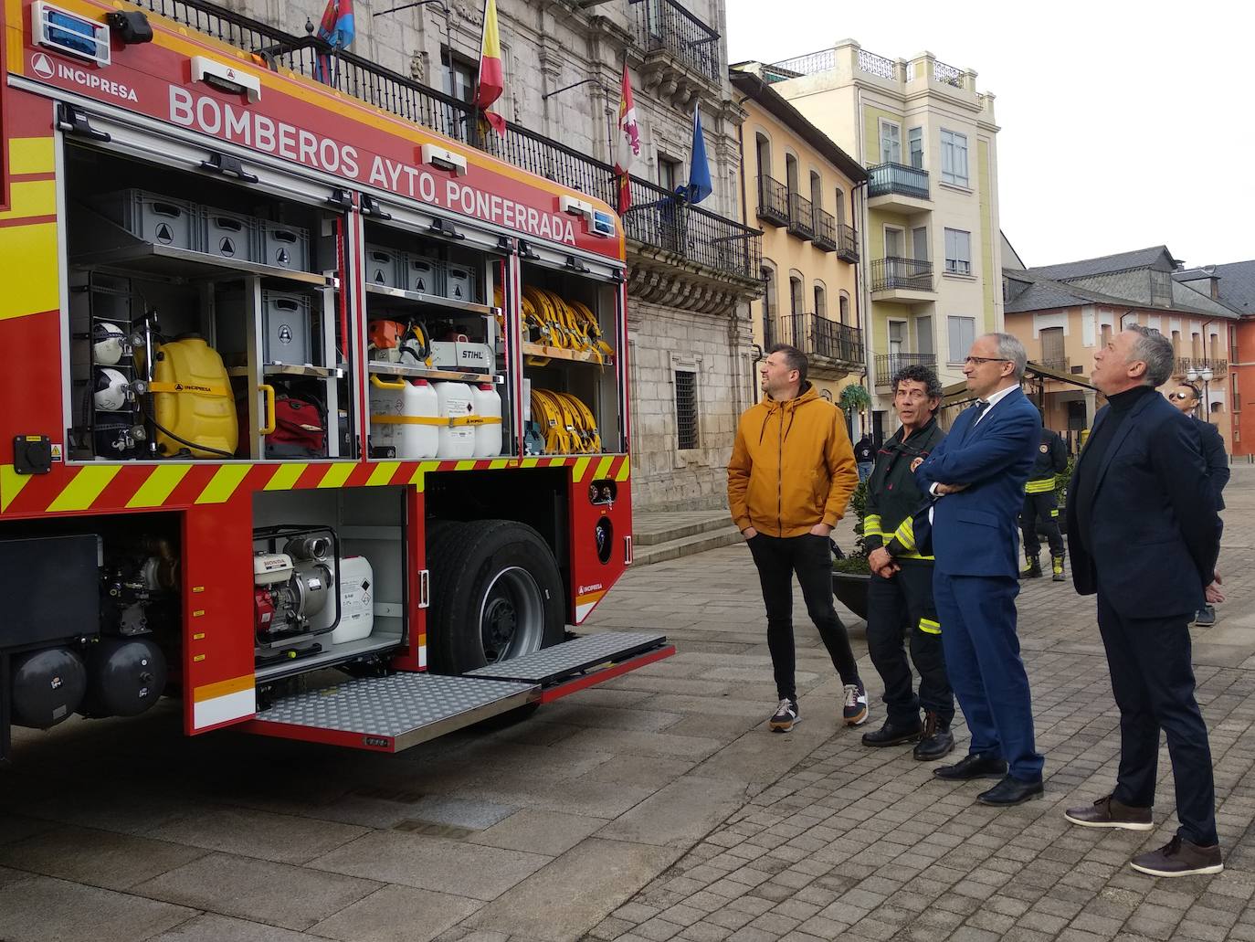 Presentación del nuevo camión de Bomberos de Ponferrada.