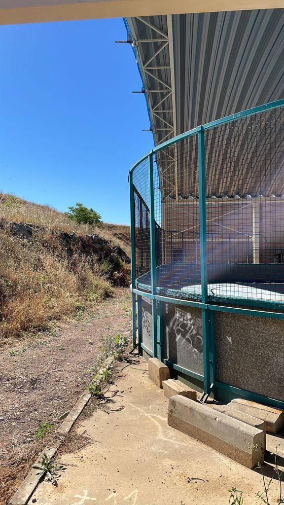 Fotos: El CHIL León explota contra el Ayuntamiento por la deficiencias de San Esteban: «No se puede jugar»