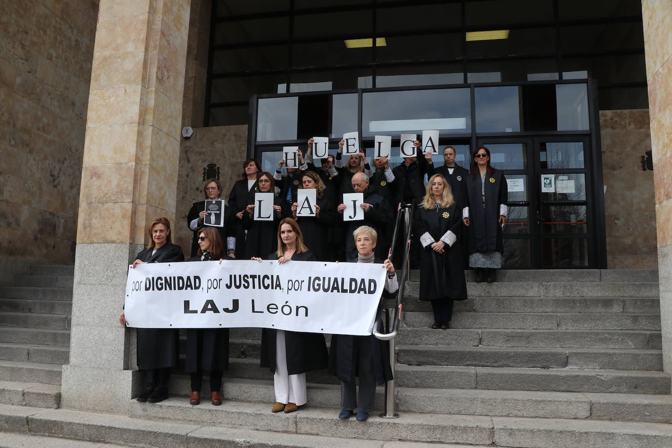 Este viernes se cumple un mes de huelga indefinida en el colectivo de letrados de adminsitración de justicia sin visos de resolución por la falta de acuerdos con el Ministerio.